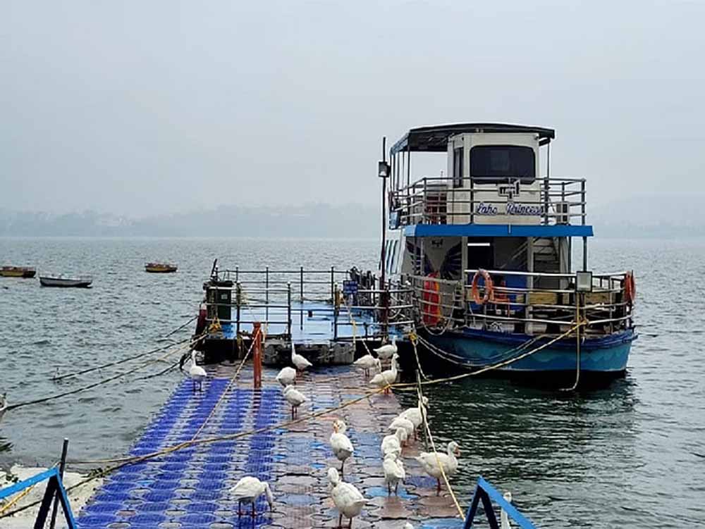 भोपाल के बड़े तालाब में फिर दौड़ेगा क्रूज, इस बार इलेक्ट्रॉनिक इंजन से चलेगी सवारी भोपाल के बड़े तालाब में फिर दौड़ेगा क्रूज, इस बार इलेक्ट्रॉनिक इंजन से चलेगी सवारी