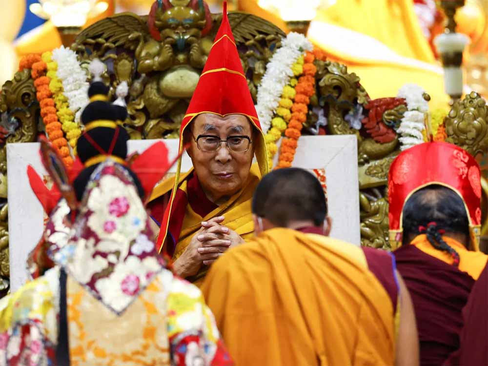 दलाई लामा का बयान: अवलोकितेश्वर का आशीर्वाद है, 30-40 साल और जीवित रहूंगा दलाई लामा का बयान: अवलोकितेश्वर का आशीर्वाद है, 30-40 साल और जीवित रहूंगा