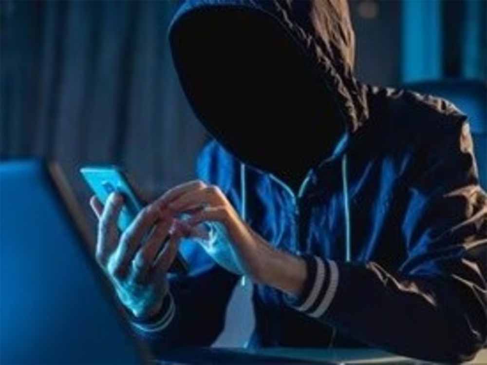 डिजिटल अरेस्ट का डर: 11 लाख की ठगी के बाद पीड़ित ने की आत्महत्या डिजिटल अरेस्ट का डर: 11 लाख की ठगी के बाद पीड़ित ने की आत्महत्या