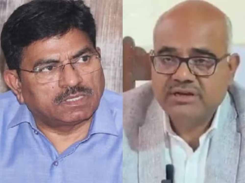कानपुर डीएम-सीएमओ विवाद: डॉ. हरिदत्त नेमी की फिर से हुई वापसी कानपुर डीएम-सीएमओ विवाद: डॉ. हरिदत्त नेमी की फिर से हुई वापसी