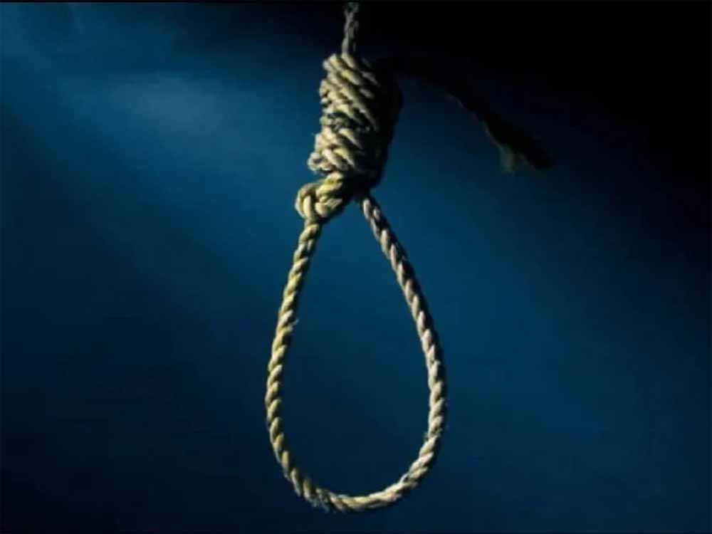 पुलिस की कथित पिटाई और रिश्वत लेने से आहत युवक ने फांसी लगाकर की आत्महत्या, पुलिस को ठहराया जिम्मेदार पुलिस की कथित पिटाई और रिश्वत लेने से आहत युवक ने फांसी लगाकर की आत्महत्या, पुलिस को ठहराया जिम्मेदार