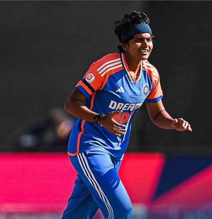 अपनी पहली ही टी20 सीरीज में श्री चरणी ने बनाया अनूठा रिकॉर्ड अपनी पहली ही टी20 सीरीज में श्री चरणी ने बनाया अनूठा रिकॉर्ड