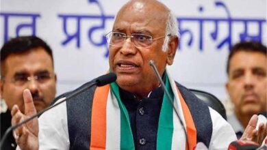 मणिपुर पर चुप क्यों? खरगे ने घेरा मोदी को, बोले- 42 देश घूमे लेकिन मणिपुर नहीं गए