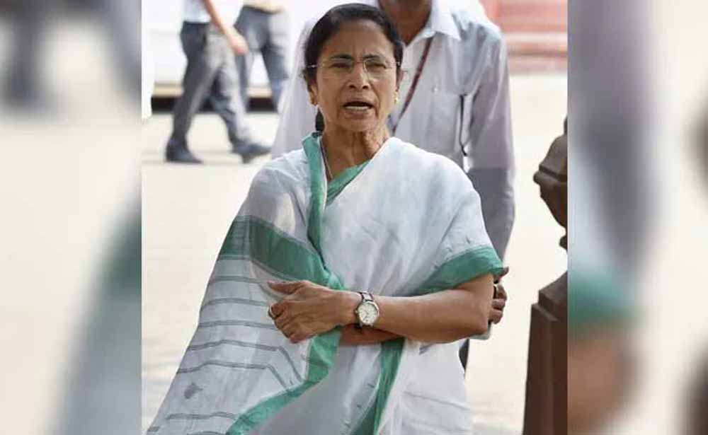 ममता बनर्जी का सड़क पर विरोध: बोलीं- मुझे डिटेनशन सेंटर भेजो ममता बनर्जी का सड़क पर विरोध: बोलीं- मुझे डिटेनशन सेंटर भेजो