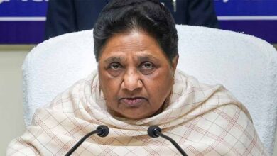 मायावती ने प्राथमिक विद्यालयों को विलय करने के कदम की आलोचना की