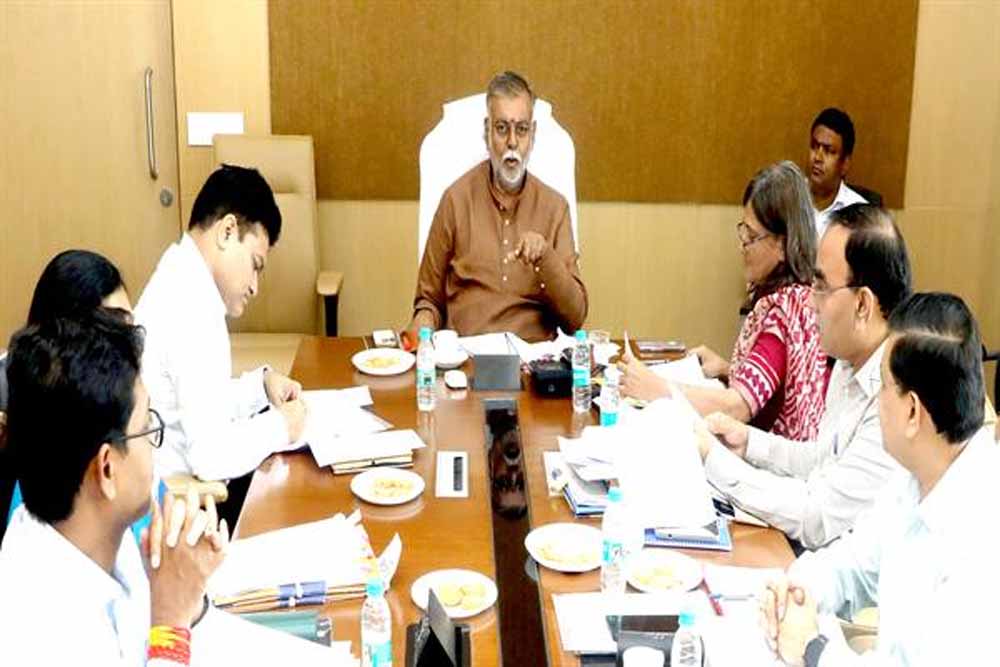 पंचायत एवं ग्रामीण विकास मंत्री पटेल ने विभागीय विषयों की समीक्षा की