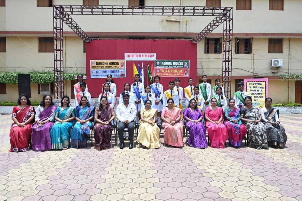 मैत्री विद्या निकेतन में अलंकरण और शपथ ग्रहण समारोह सम्पन्न मैत्री विद्या निकेतन में अलंकरण और शपथ ग्रहण समारोह सम्पन्न