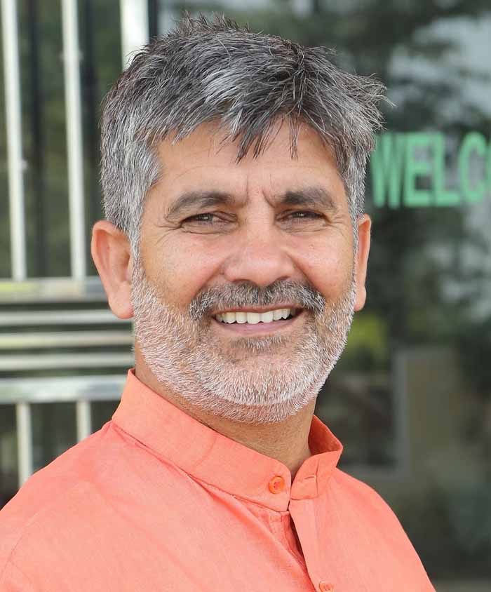 वायरल हुआ RLD विधायक का मस्ताना अंदाज, जनता बोली– ‘मोदी जी की सड़क का मजा ले रहे हैं’ वायरल हुआ RLD विधायक का मस्ताना अंदाज, जनता बोली– ‘मोदी जी की सड़क का मजा ले रहे हैं’