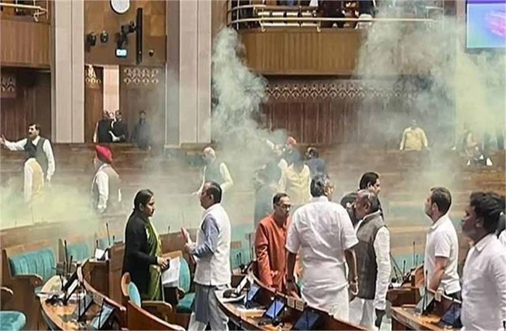 संसद सुरक्षा चूक मामला: हाई कोर्ट से दो आरोपियों को जमानत, दिल्ली पुलिस ने जताई आपत्ति संसद सुरक्षा चूक मामला: हाई कोर्ट से दो आरोपियों को जमानत, दिल्ली पुलिस ने जताई आपत्ति