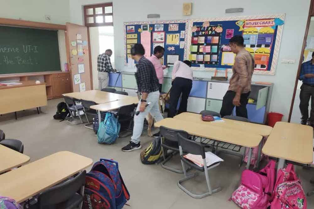 वडोदरा के स्कूल को बम से उड़ाने की धमकी, सुरक्षा एजेंसियां सतर्क वडोदरा के स्कूल को बम से उड़ाने की धमकी, सुरक्षा एजेंसियां सतर्क
