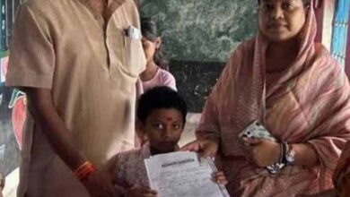 शहडोल सांसद ने अपनी बेटी का एडमिशन शासकीय विद्यालय में कराया