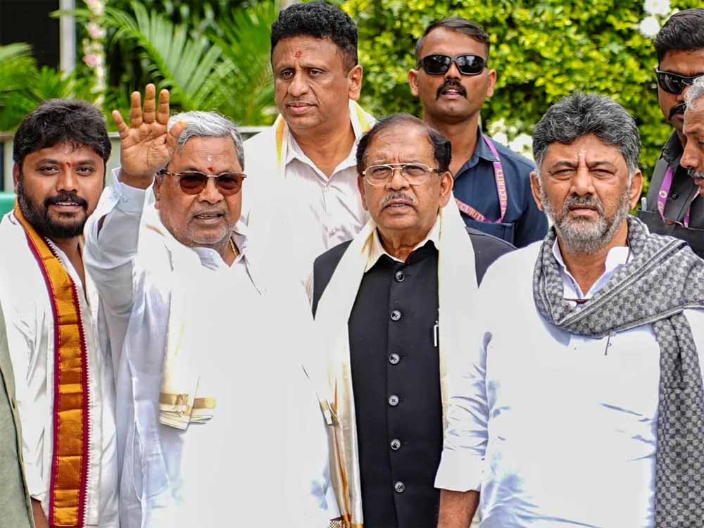 कर्नाटक में सीएम बदलाव की चर्चा तेज, सिद्धारमैया की राहुल गांधी से मुलाकात बढ़ा रही सस्पेंस