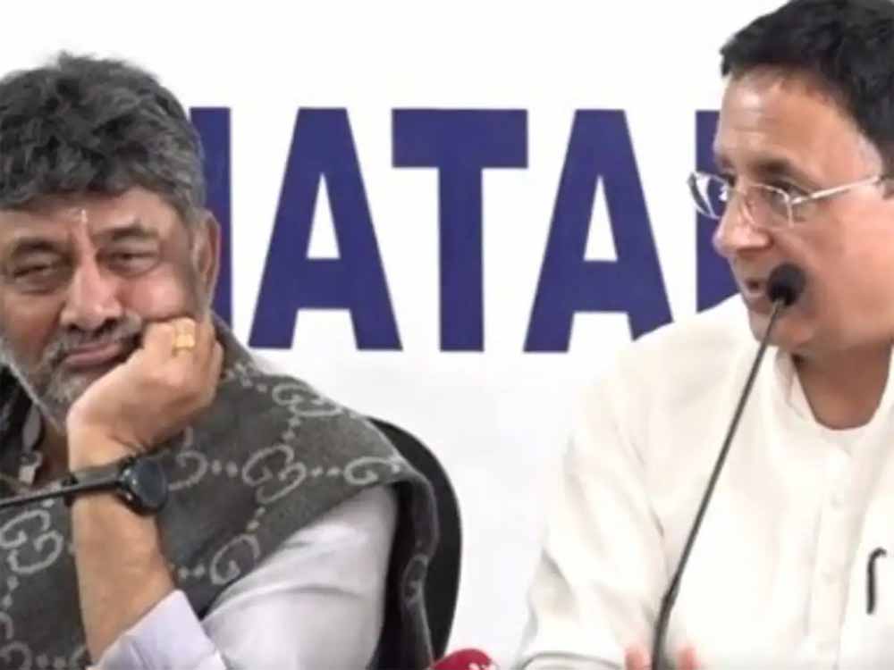 CM बदलने की अटकलों पर विराम: सुरजेवाला ने डीके शिवकुमार को बगल में बैठाकर दे दी दो टूक CM बदलने की अटकलों पर विराम: सुरजेवाला ने डीके शिवकुमार को बगल में बैठाकर दे दी दो टूक