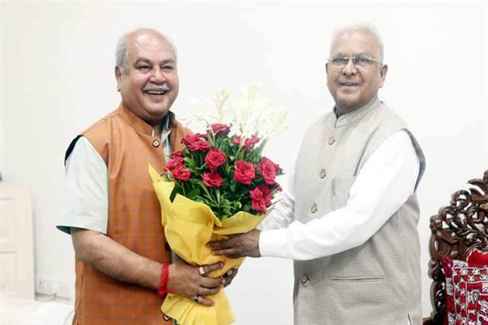 राज्यपाल पटेल से मध्यप्रदेश विधानसभा अध्यक्ष तोमर ने की सौजन्य भेंट