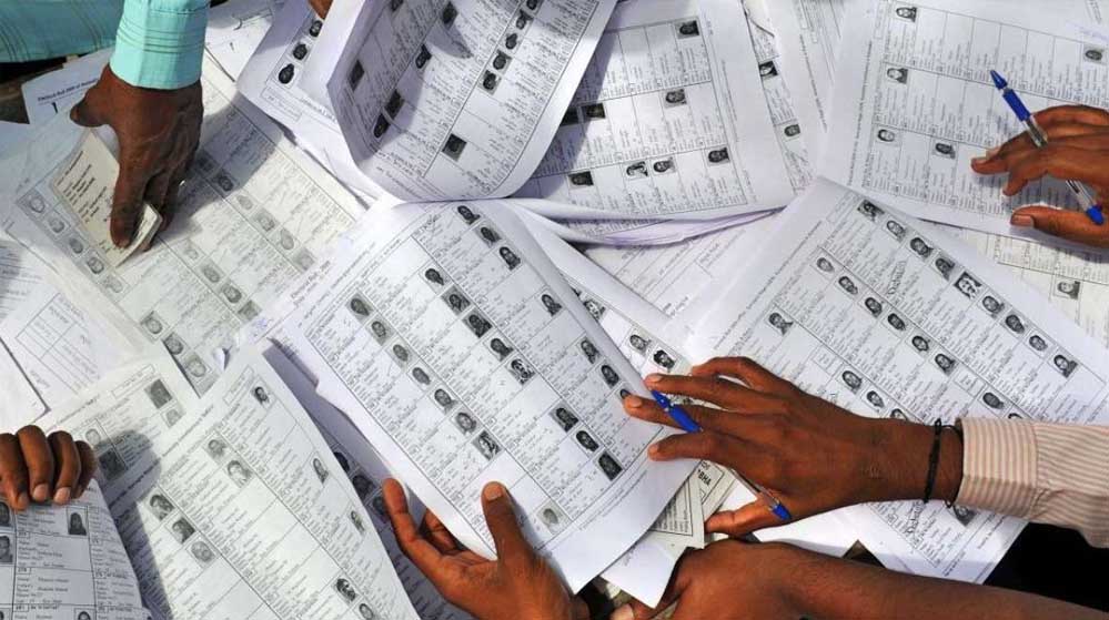 बिहार की मतदाता सूची से हट जाएंगे 35 लाख नाम, आयोग के नए अपडेट से मचेगा बवाल बिहार की मतदाता सूची से हट जाएंगे 35 लाख नाम, आयोग के नए अपडेट से मचेगा बवाल