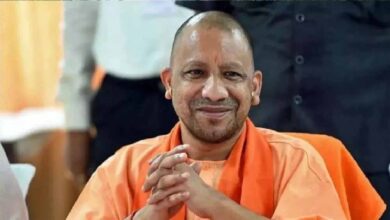 योगी सरकार का तोहफा, यूपी में हजारों लोगों को मिला ₹10,000 का बोनस