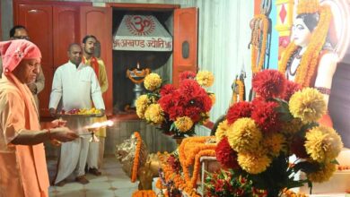 गुरु पूर्णिमा पर CM योगी का विशेष पूजन, गोरखनाथ मंदिर में की महाआरती