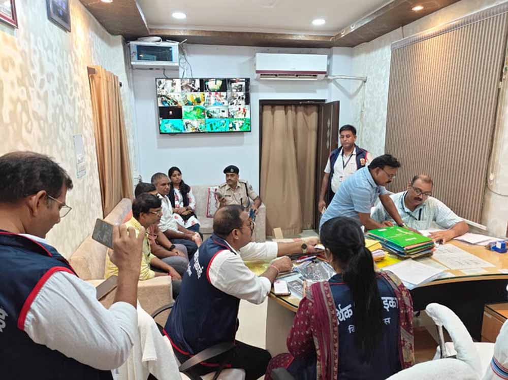 जिला अवर निबंधक विनय सौरभ पर ईओयू का शिकंजा, 188% अधिक संपत्ति का पर्दाफाश जिला अवर निबंधक विनय सौरभ पर ईओयू का शिकंजा, 188% अधिक संपत्ति का पर्दाफाश
