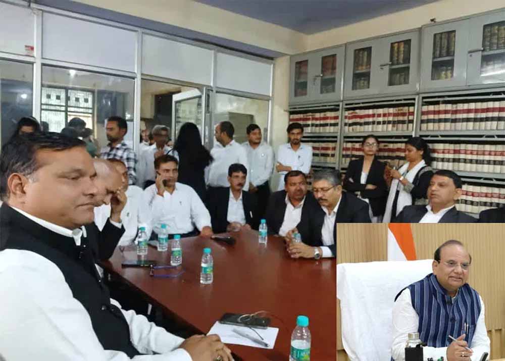 एलजी के फैसले पर वकीलों का गुस्सा, दो दिन ठप रहेंगे दिल्ली की निचली अदालतों के कामकाज एलजी के फैसले पर वकीलों का गुस्सा, दो दिन ठप रहेंगे दिल्ली की निचली अदालतों के कामकाज