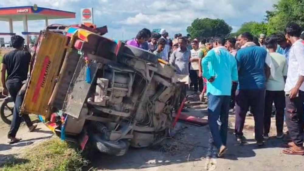 पीलीभीत में दर्दनाक हादसा: कार-टेंपो भिड़ंत में मासूम समेत 5 की मौत, कई घायल