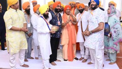 सिख गुरुओं ने अपने बलिदान से सनातन की रक्षा की: मुख्यमंत्री योगी आदित्यनाथ सिख गुरुओं ने अपने बलिदान से सनातन की रक्षा की: मुख्यमंत्री योगी आदित्यनाथ