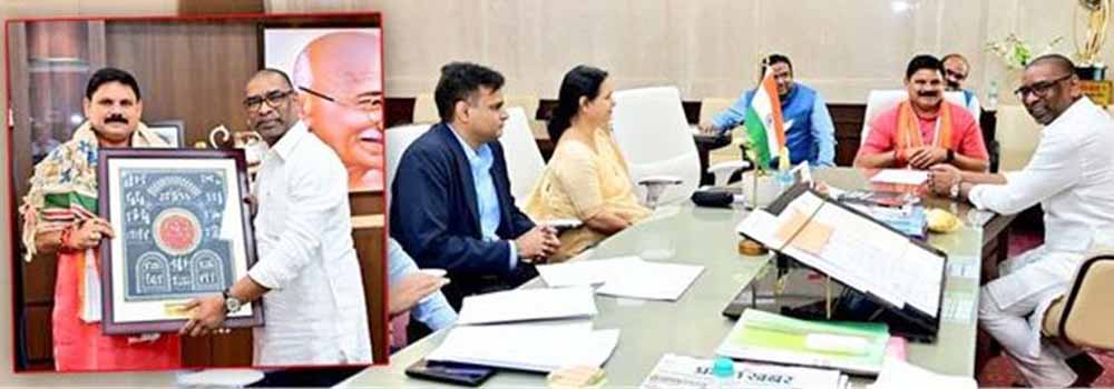 सीएम हेमंत और केंद्रीय मंत्री सतीश चंद्र दुबे की बैठक, कोयला खनन से जुड़े अहम मुद्दों पर हुई चर्चा सीएम हेमंत और केंद्रीय मंत्री सतीश चंद्र दुबे की बैठक, कोयला खनन से जुड़े अहम मुद्दों पर हुई चर्चा