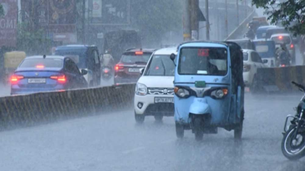 दिल्ली-NCR में भारी बारिश, उमस से मिली राहत