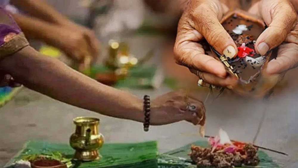 इस दिशा में तर्पण करने से पितरों की कृपा प्राप्त, खुलेगा सुख-समृद्धि का मार्ग इस दिशा में तर्पण करने से पितरों की कृपा प्राप्त, खुलेगा सुख-समृद्धि का मार्ग