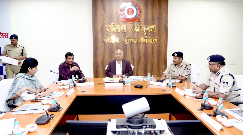 भोपाल को बनाया जाए सड़क सुरक्षा और यातायात सुधार का आदर्श शहर : न्यायमूर्ति सप्रे भोपाल को बनाया जाए सड़क सुरक्षा और यातायात सुधार का आदर्श शहर : न्यायमूर्ति सप्रे
