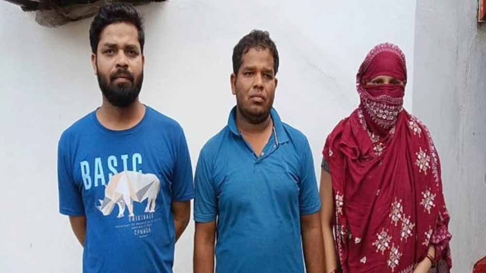 जांजगीर-चांपा: राशन दुकान में 42 लाख की धोखाधड़ी, महिला समेत तीन गिरफ्तार जांजगीर-चांपा: राशन दुकान में 42 लाख की धोखाधड़ी, महिला समेत तीन गिरफ्तार