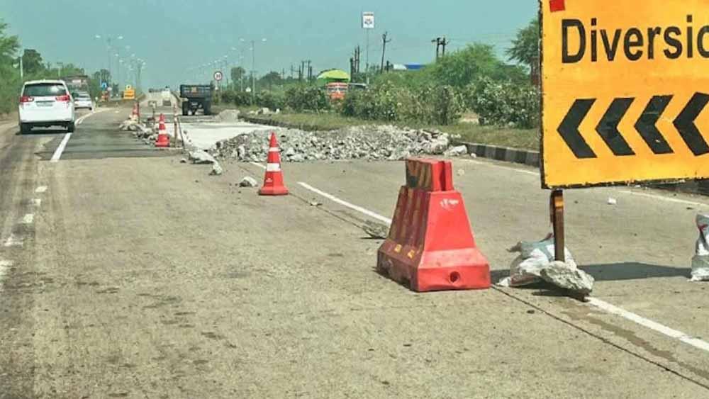 बिलासपुर-रायपुर NH की दुर्दशा पर हाईकोर्ट सख्त, प्रोजेक्ट मैनेजर से तीन हफ्ते में मांगा जवाब बिलासपुर-रायपुर NH की दुर्दशा पर हाईकोर्ट सख्त, प्रोजेक्ट मैनेजर से तीन हफ्ते में मांगा जवाब