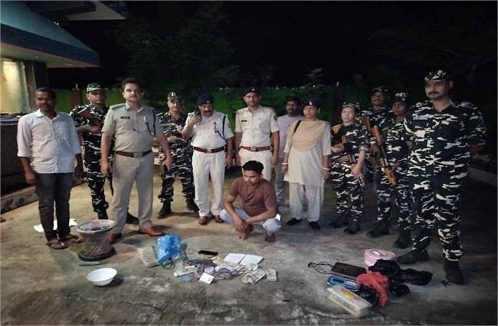 भारत-नेपाल सीमा पर तस्कर पकड़ा गया, 144 ग्राम ब्राउन शुगर और 6.10 लाख रुपए बरामद भारत-नेपाल सीमा पर तस्कर पकड़ा गया, 144 ग्राम ब्राउन शुगर और 6.10 लाख रुपए बरामद