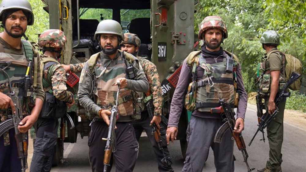 कुलगाम मुठभेड़ में सुरक्षाबलों को सफलता, एक आतंकी ढेर