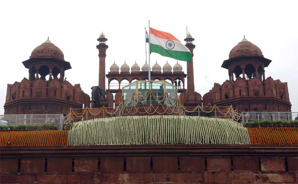 दो प्रधानमंत्री जिन्होंने कभी नहीं फहराया लाल किले पर तिरंगा – जानें इसके पीछे का कारण दो प्रधानमंत्री जिन्होंने कभी नहीं फहराया लाल किले पर तिरंगा – जानें इसके पीछे का कारण