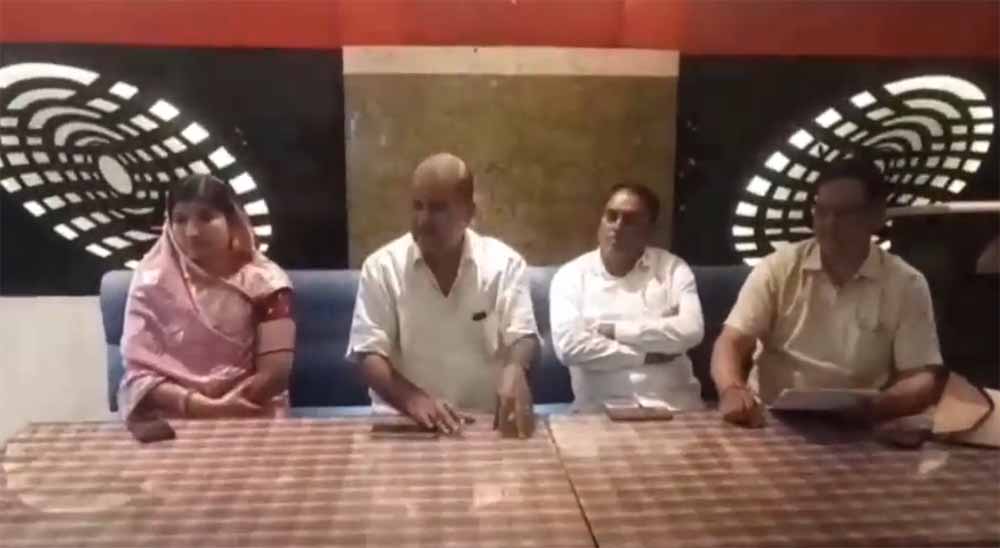 सौ रुपये में बिकी करोड़ों की जमीन! पूर्व मंत्री की पत्नी पर एसीबी का शिकंजा सौ रुपये में बिकी करोड़ों की जमीन! पूर्व मंत्री की पत्नी पर एसीबी का शिकंजा