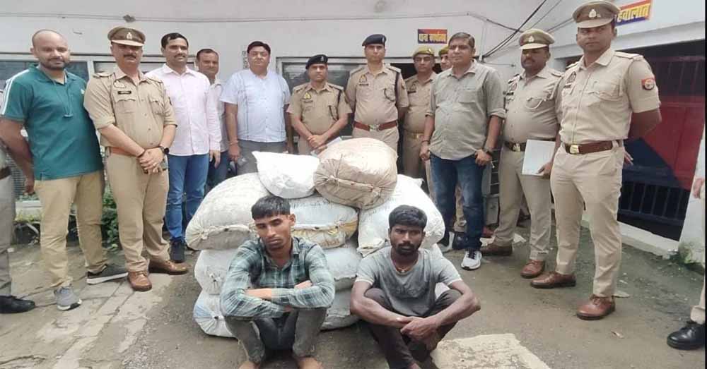 ट्रक की केबिन में छिपा रखा था 50 लाख का अफीम डोडा, दो तस्कर धराए ट्रक की केबिन में छिपा रखा था 50 लाख का अफीम डोडा, दो तस्कर धराए