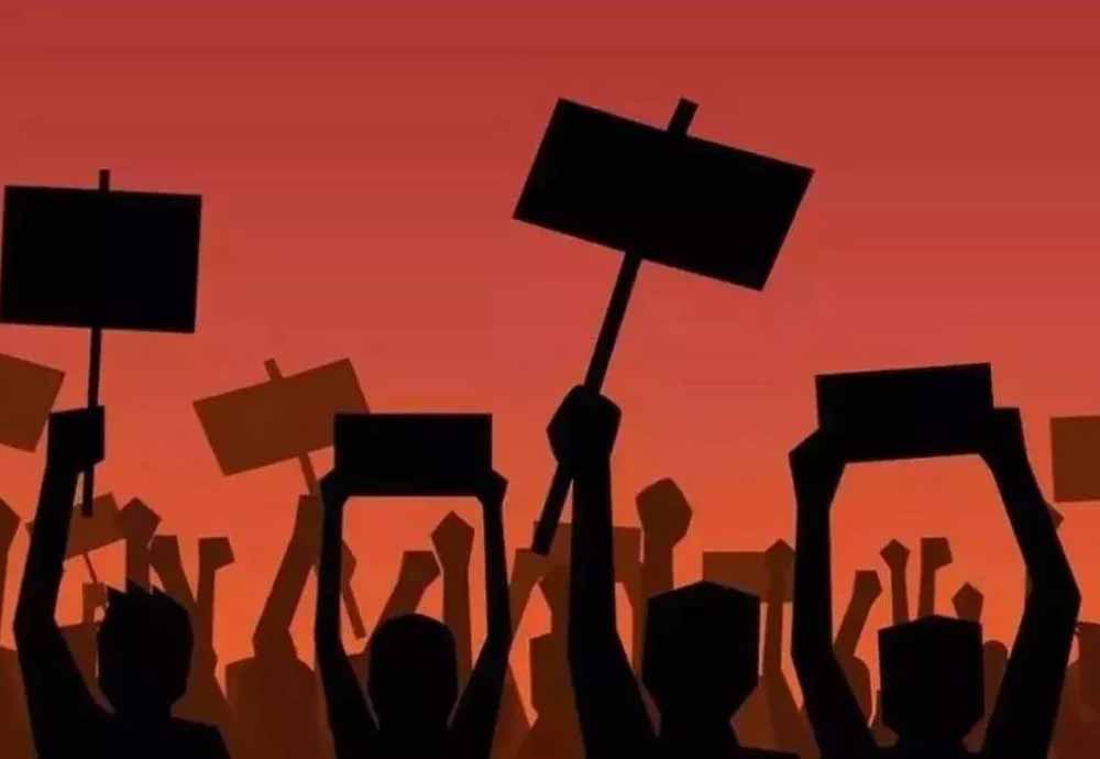 राजस्व महाअभियान पर बवाल: अमीन-कानूनगो समेत सैकड़ों कर्मी आंदोलनरत, रखी ये मांगें राजस्व महाअभियान पर बवाल: अमीन-कानूनगो समेत सैकड़ों कर्मी आंदोलनरत, रखी ये मांगें