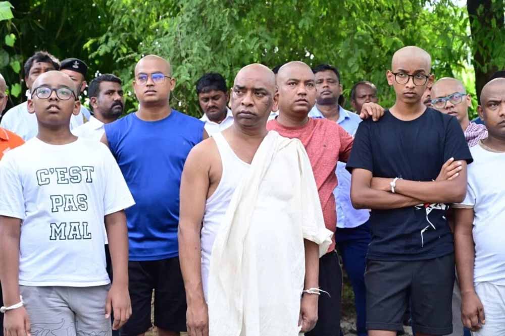पिता के दशकर्म में शामिल हुए CM हेमंत सोरेन, निभाया पुत्र धर्म पिता के दशकर्म में शामिल हुए CM हेमंत सोरेन, निभाया पुत्र धर्म