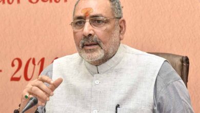 गिरिराज सिंह का विपक्ष पर वार: कहा, यह नकली गांधीवादियों की सरकार नहीं