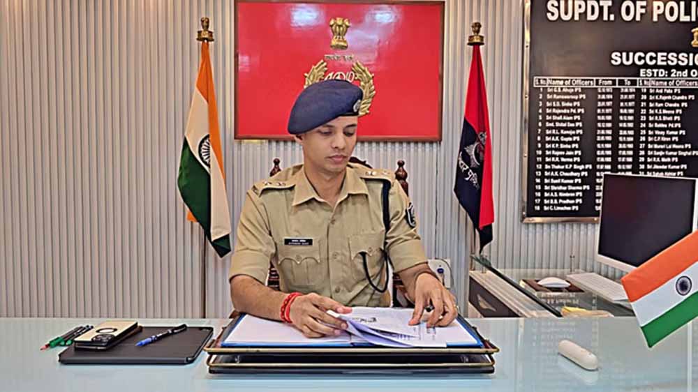 साइबर ठग ने सीएम का OSD बनकर SP को किया कॉल, फिर एक दारोगा की एसएचओ पद पर पोस्टिंग की सिफारिश साइबर ठग ने सीएम का OSD बनकर SP को किया कॉल, फिर एक दारोगा की एसएचओ पद पर पोस्टिंग की सिफारिश