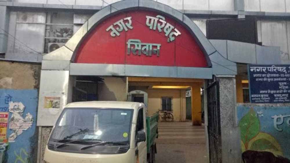 सिवान नगर निगम के ईओ के ठिकानों पर ईओयू की छापेमारी सिवान नगर निगम के ईओ के ठिकानों पर ईओयू की छापेमारी