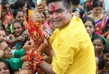 10 हजार बहनों से रक्षा सूत्र बंधवा विधायक ने दिए उपहार,कहा वैशाली नगर की जनता से मेरा पारिवारिक रिश्ता,