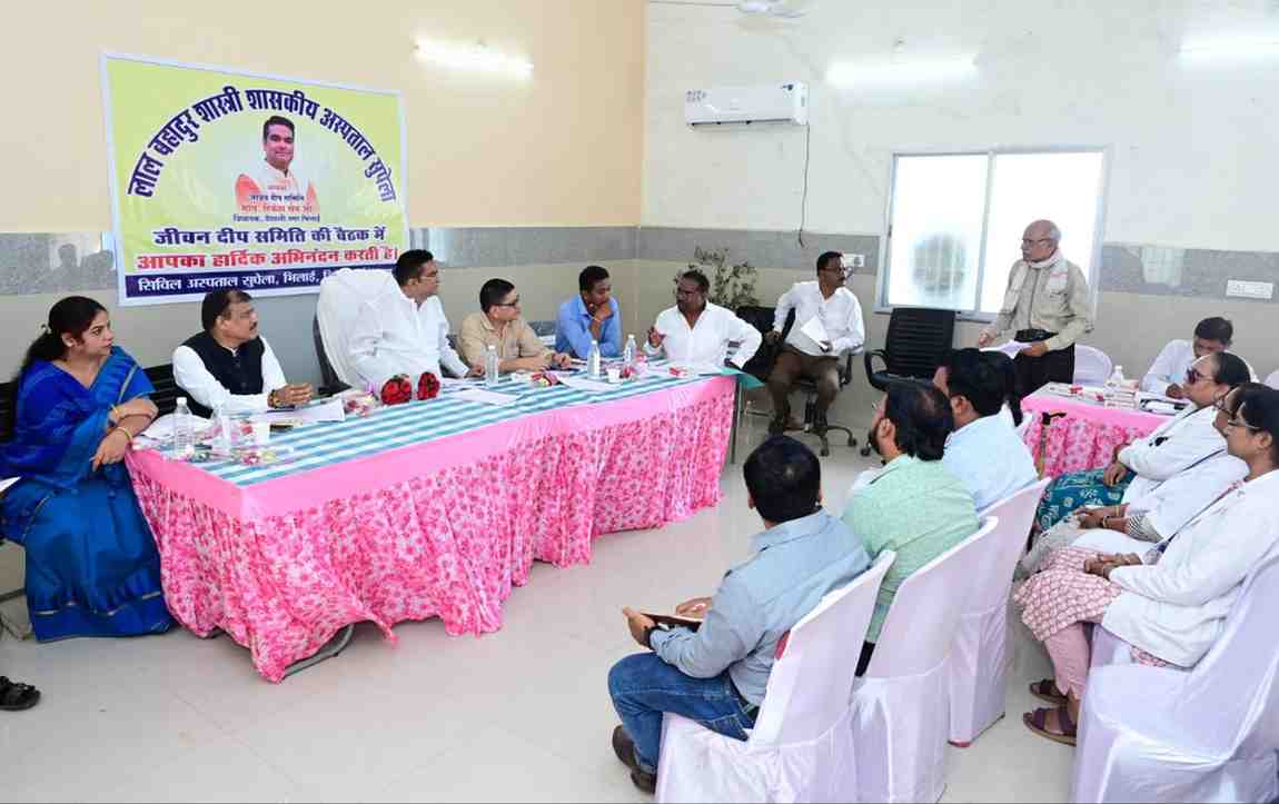 सुपेला शासकीय अस्पताल को विधायक रिकेश ने दी दो वेंटीलेटर युक्त एम्बुलेंस की सौगात