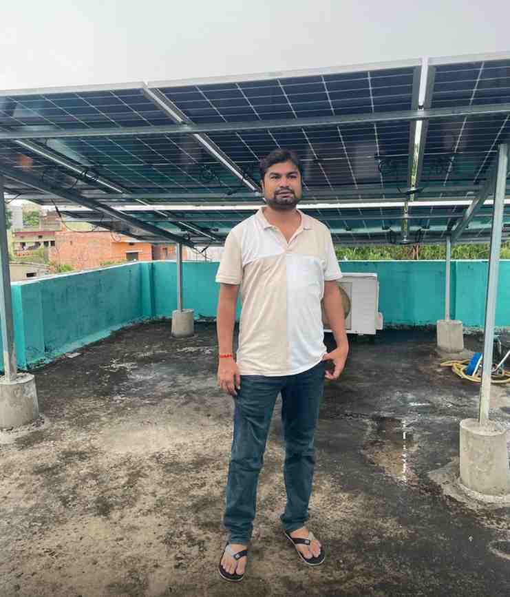 शशांक दुबे के घर की छत पर लगा सौर ऊर्जा से चलने वाला पावर प्लांट,घर का बिजली बिल हुआ शून्य, सरकार को भी कर रहे हैं बिजली की आपूर्ति