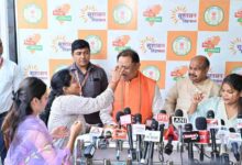 पत्रकार बहनों ने मुख्यमंत्री की कलाई पर बांधी राखी : जनसेवा के मार्ग पर अटूट संकल्प और प्रगति की दी शुभकामनाएं