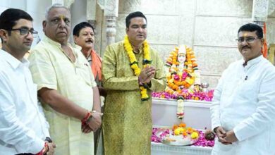 अपने जन्मदिन पर विधायक रिकेश ने लुधियाना से मंगाई गयी रोटी बनाने की मशीन मंदिर समिति को की भेंट