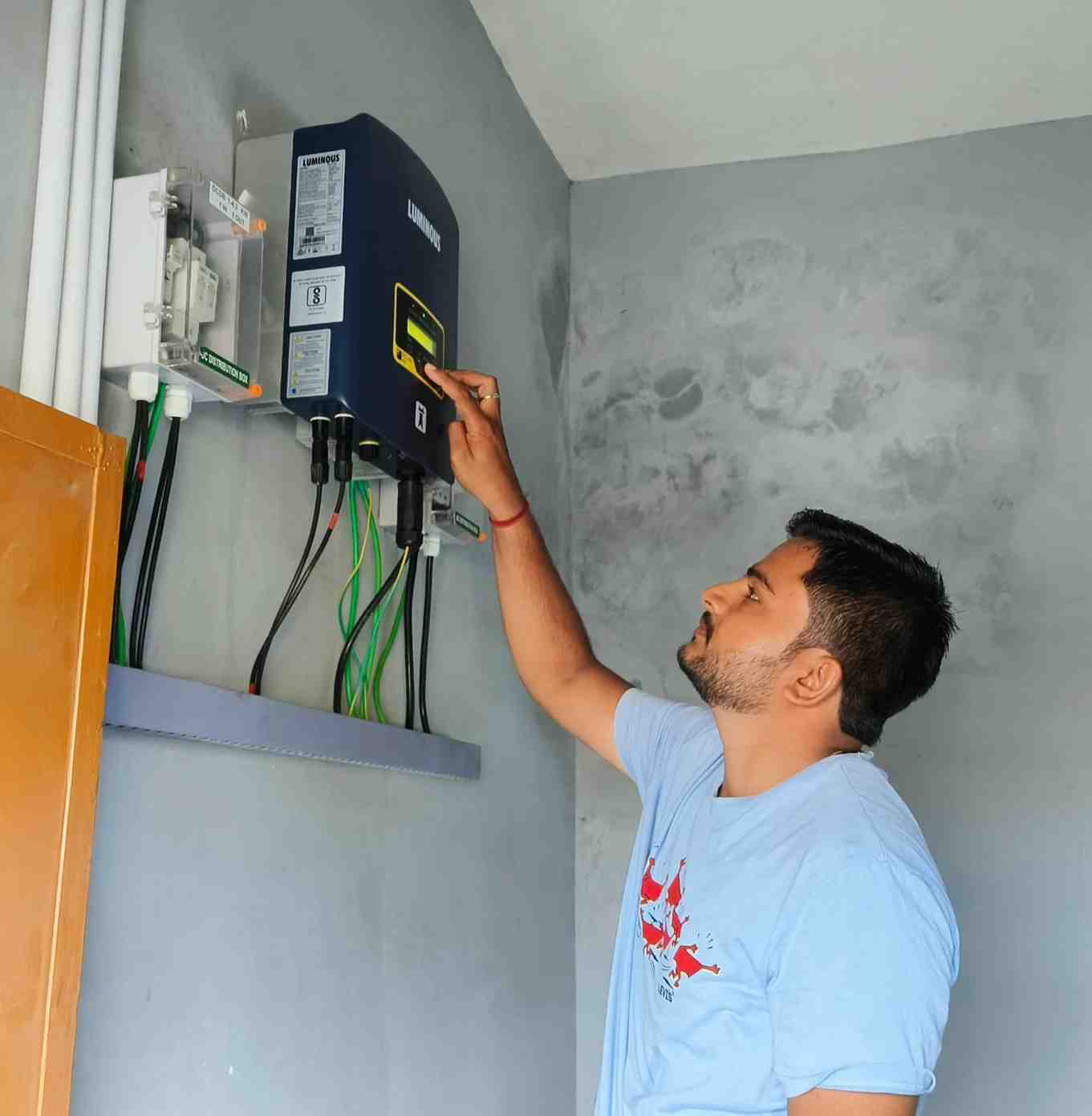 पीएम सूर्यघर मुफ्त बिजली योजना: प्रदीप पटेल के छत पर हर महीने बन रही 350 से 400 यूनिट बिजली पीएम सूर्यघर मुफ्त बिजली योजना: प्रदीप पटेल के छत पर हर महीने बन रही 350 से 400 यूनिट बिजली
