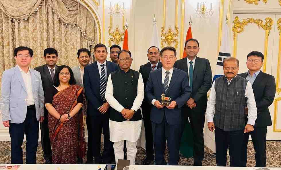 सियोल में मुख्यमंत्री और एडवांस्ड टेक्नोलॉजी सेंटर एसोसिएशन प्रतिनिधिमंडल की महत्वपूर्ण भेंट, छत्तीसगढ़ में निवेश की संभावनाओं पर हुई चर्चा सियोल में मुख्यमंत्री और एडवांस्ड टेक्नोलॉजी सेंटर एसोसिएशन प्रतिनिधिमंडल की महत्वपूर्ण भेंट, छत्तीसगढ़ में निवेश की संभावनाओं पर हुई चर्चा