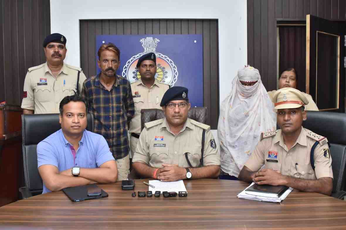 दुर्ग पुलिस को अंधे कत्ल की गुत्थी सुलझाने में मिली सफलता,मृतक की पत्नी ने अपने प्रेमी के साथ मिल कर घटना को दिया था अंजाम दुर्ग पुलिस को अंधे कत्ल की गुत्थी सुलझाने में मिली सफलता,मृतक की पत्नी ने अपने प्रेमी के साथ मिल कर घटना को दिया था अंजाम