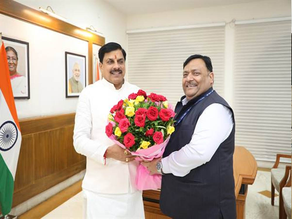 मुख्यमंत्री डॉ. यादव से भेल के डॉयरेक्टर गुप्ता ने की सौजन्य भेंट मुख्यमंत्री डॉ. यादव से भेल के डॉयरेक्टर गुप्ता ने की सौजन्य भेंट